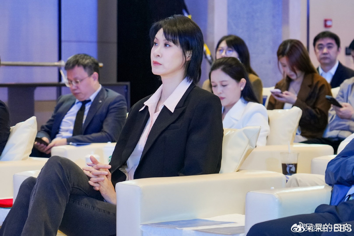 官方网站-中国女排44岁奥运冠军近照曝光，英姿飒爽，好感姚明被拒至今单身|赵蕊蕊|蕊蕊|副攻|雅典奥运会|奥运会_新浪体育_新浪新闻